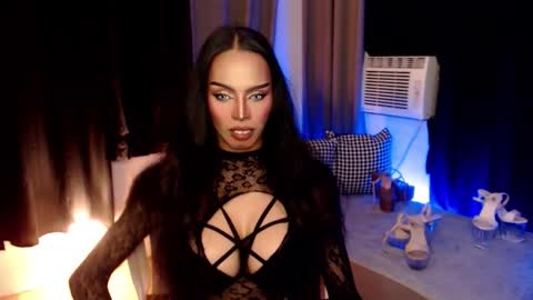 Snapshot of darksoul_mistress chatting on 12.15.25 HAPPY BIRTHDAY MISTRESS MADRIANA online show from 12.15.25