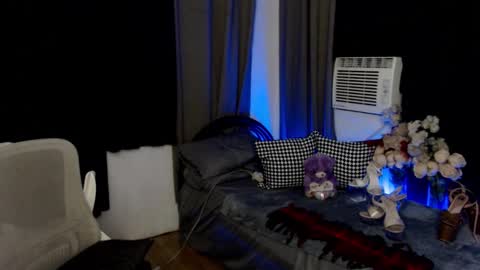 Snapshot of darksoul_mistress chatting on 12.17.25 HAPPY BIRTHDAY MISTRESS MADRIANA online show from 12.17.25