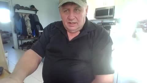 Snapshot of darlago chatting on 11.24.25 darlago online show from 11.24.25