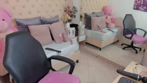 Darle Volant online show from 10.28.25