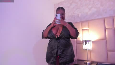  Darnell Queen online show from 12.15.24