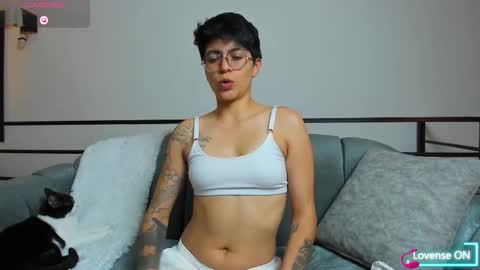 Snapshot of dass_roman chatting on 09.23.25 Dass Roman online show from 09.23.25