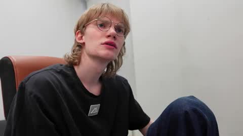 Snapshot of dave_redmond chatting on 04.16.26 DAVE REDMOND online show from 04.16.26