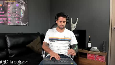 Snapshot of davevilboy chatting on 02.05.25 Daves online show from 02.05.25