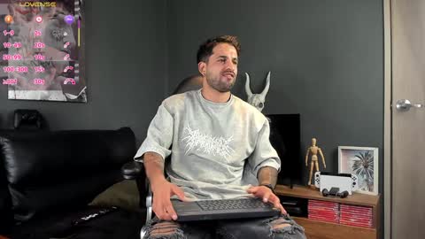 Snapshot of davevilboy chatting on 02.07.25 Daves online show from 02.07.25