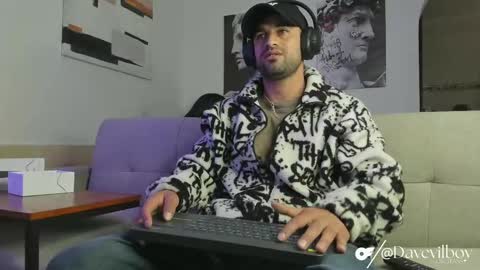 Snapshot of davevilboy chatting on 09.23.25 Daves online show from 09.23.25