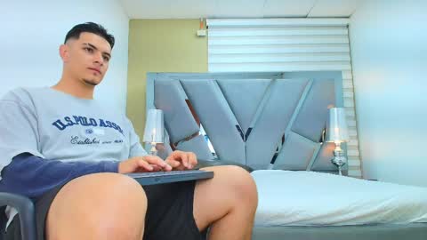 Snapshot of david_victoriaa chatting on 04.11.26 david_victoriaa online show from 04.11.26