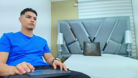 Snapshot of david_victoriaa chatting on 04.18.26 david_victoriaa online show from 04.18.26
