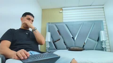 Snapshot of david_victoriaa chatting on 04.21.26 david_victoriaa online show from 04.21.26