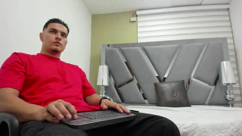 Snapshot of david_victoriaa chatting on 05.22.26 david_victoriaa online show from 05.22.26