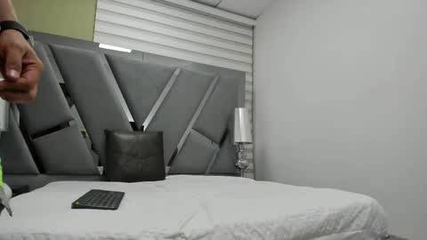 Snapshot of david_victoriaa chatting on 05.27.26 david_victoriaa online show from 05.27.26