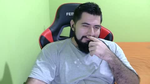 Snapshot of daviddelz chatting on 12.19.24 David online show from 12.19.24