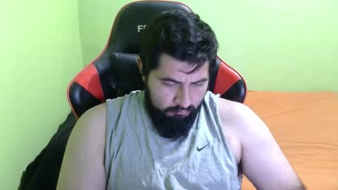 Snapshot of daviddelz chatting on 12.01.25 David online show from 12.01.25