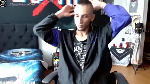   online show from 10.05.25