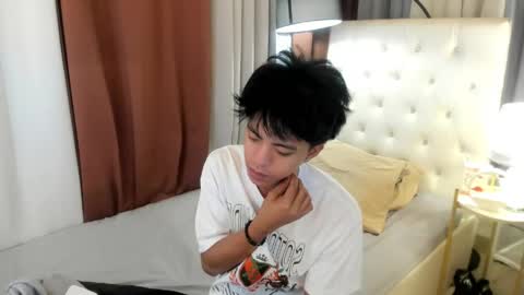 Snapshot of davincihugecock chatting on 05.10.26 daniel online show from 05.10.26