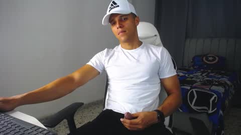 Snapshot of davisito7 chatting on 01.25.25 David Angel online show from 01.25.25