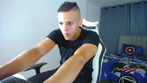 Snapshot of davisito7 chatting on 02.08.25 David Angel online show from 02.08.25