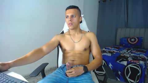 Snapshot of davisito7 chatting on 02.14.25 David Angel online show from 02.14.25