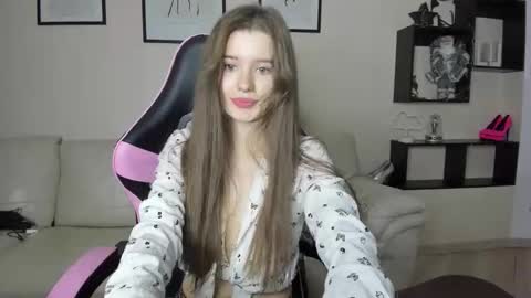 Snapshot of dazdrasmigdasue chatting on 01.19.25 dazdrasmigdasue online show from 01.19.25