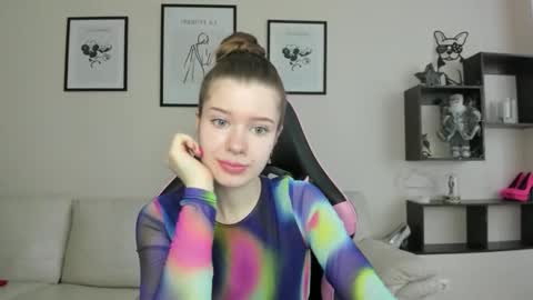 Snapshot of dazdrasmigdasue chatting on 01.28.25 dazdrasmigdasue online show from 01.28.25