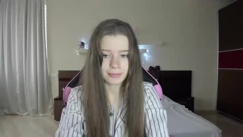 Snapshot of dazdrasmigdasue chatting on 02.01.25 dazdrasmigdasue online show from 02.01.25