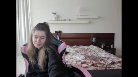 Snapshot of dazdrasmigdasue chatting on 02.07.25 dazdrasmigdasue online show from 02.07.25