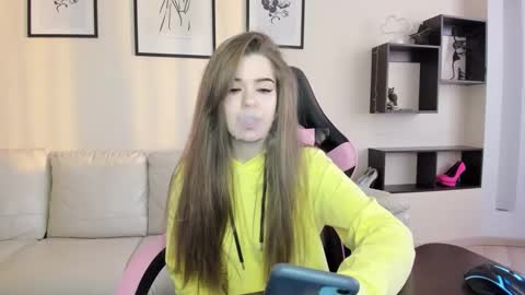 Snapshot of dazdrasmigdasue chatting on 02.25.25 dazdrasmigdasue online show from 02.25.25