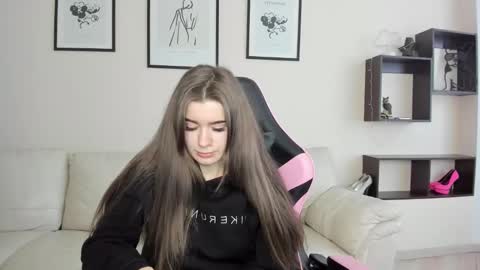 Snapshot of dazdrasmigdasue chatting on 03.03.25 dazdrasmigdasue online show from 03.03.25