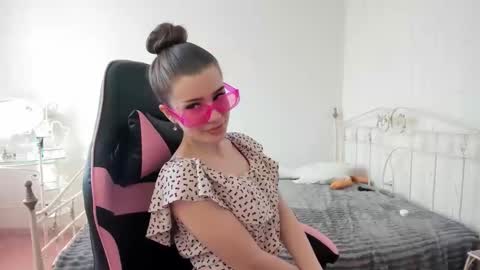 Snapshot of dazdrasmigdasue chatting on 03.09.25 dazdrasmigdasue online show from 03.09.25