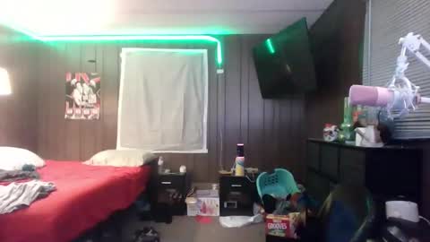 Snapshot of dazedconfession chatting on 12.22.25 DazedConfession online show from 12.22.25