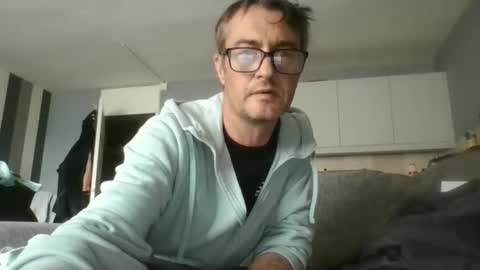 Snapshot of dazzill chatting on 09.28.25 Dazzill online show from 09.28.25