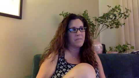 Snapshot of ddmolly chatting on 12.29.24 DDMolly online show from 12.29.24