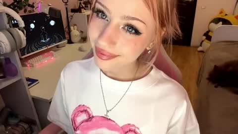 Snapshot of deannmagnie chatting on 04.28.26 Maggie online show from 04.28.26