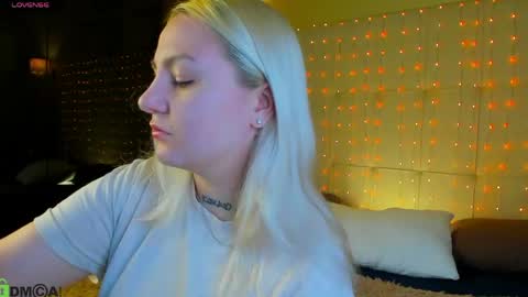 Debbie Mon Tue Fri Sun Sat GMT 3 1000am - 0400pm  online show from 04.17.26