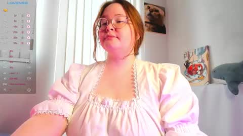 Snapshot of debbiewood chatting on 10.17.25 DeboraDebbieDee online show from 10.17.25