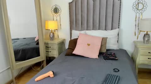 Snapshot of debora_scoot chatting on 02.17.25 Debora online show from 02.17.25