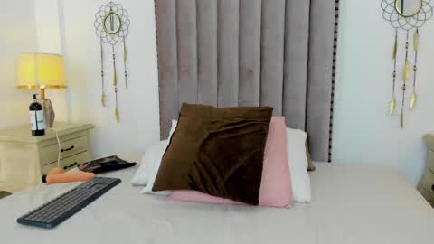 Snapshot of debora_scoot chatting on 03.06.25 Debora online show from 03.06.25