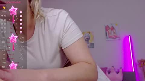 Snapshot of debora_webstar chatting on 11.11.25 Cherry Pie online show from 11.11.25