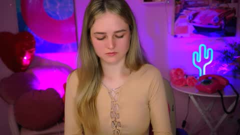 Snapshot of deboralarson chatting on 03.11.25 Debora online show from 03.11.25