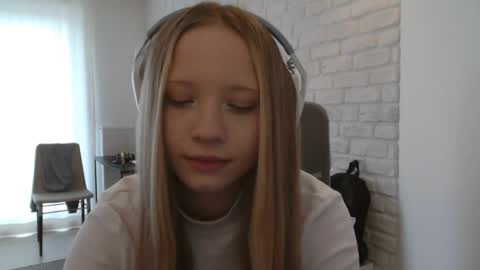 Snapshot of deeannnye chatting on 05.18.26 Amanda online show from 05.18.26