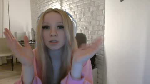 Snapshot of deeannnye chatting on 05.24.26 Amanda online show from 05.24.26