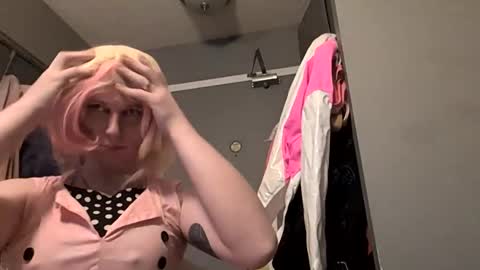 Snapshot of deedeequeen420 chatting on 02.28.25 deedeequeen420 online show from 02.28.25