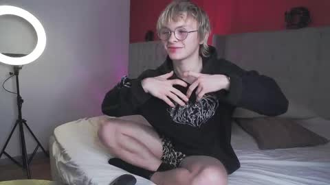 Snapshot of deficitt chatting on 12.22.24 deficitt online show from 12.22.24