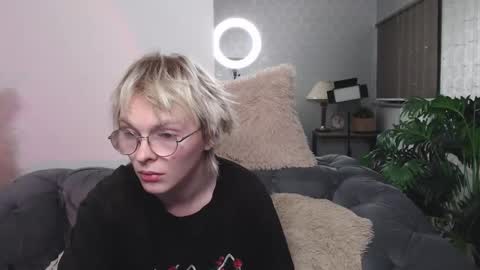 Snapshot of deficitt chatting on 12.23.24 deficitt online show from 12.23.24