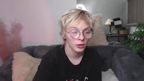 Snapshot of deficitt chatting on 12.24.24 deficitt online show from 12.24.24