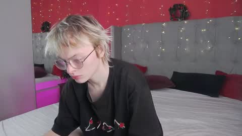 Snapshot of deficitt chatting on 12.25.24 deficitt online show from 12.25.24