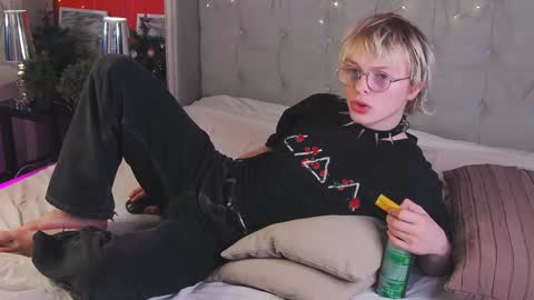 Snapshot of deficitt chatting on 12.26.24 deficitt online show from 12.26.24