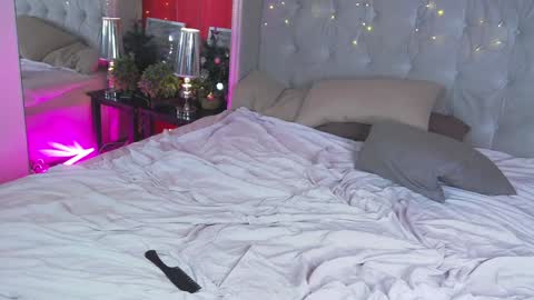 Snapshot of deficitt chatting on 12.28.24 deficitt online show from 12.28.24