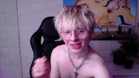 Snapshot of deficitt chatting on 01.05.25 deficitt online show from 01.05.25