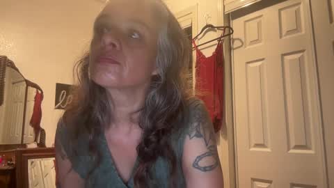 Snapshot of degeneratesaint chatting on 10.06.25 Tori online show from 10.06.25